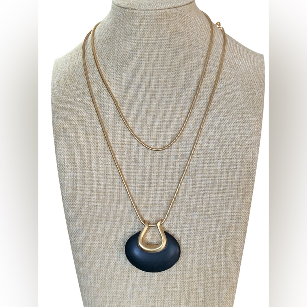 GIVENCHY VINTAGE GOLD-PLATED SNAKE CHAIN
AND BLACK STONE PENDANT NECKLACE